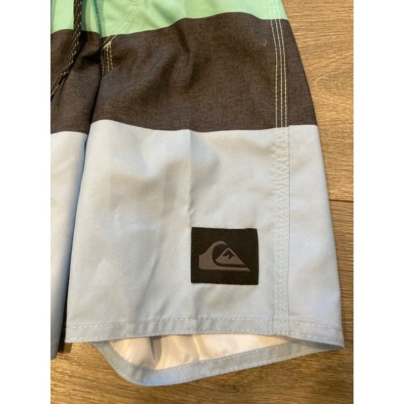 NWT Quicksilver boys 4 board shorts - Picture 3 of 5